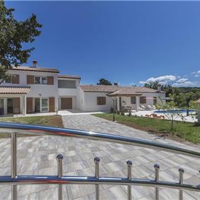 6 bedroom villa with pool near Labin, Istria, sleeps 12